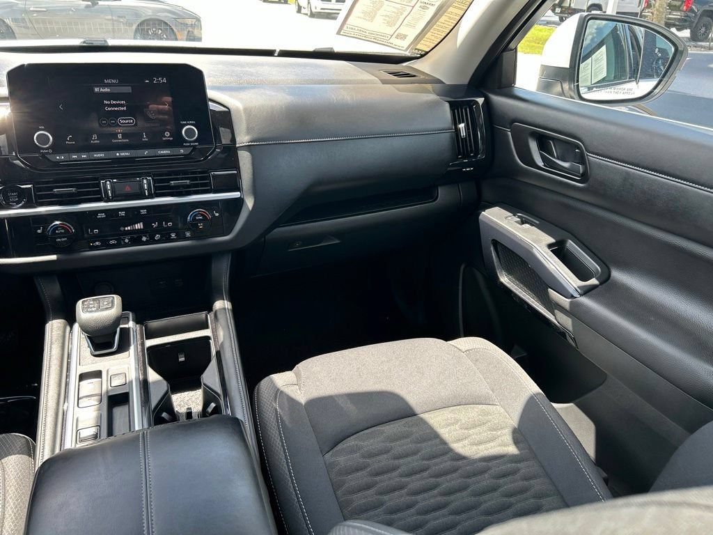 Certified 2025 Nissan Pathfinder SV w/ SV Premium Package FWD image 13