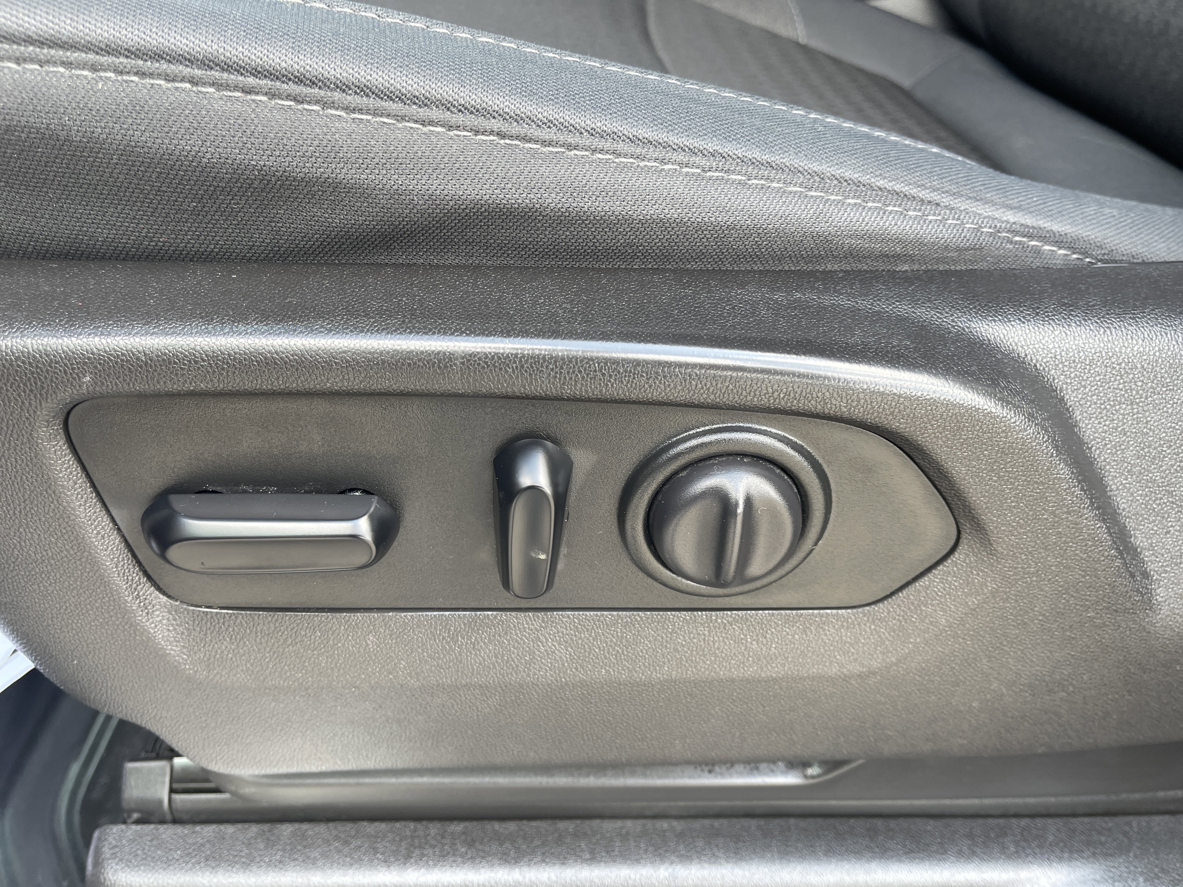 Used 2019 Chevrolet Silverado 1500 LT w/ Texas Edition image 35