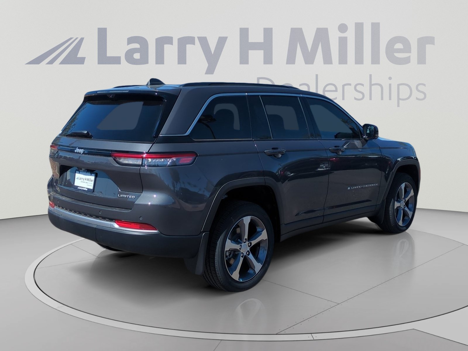 New 2026 Jeep Grand Cherokee Limited w/ Luxury Tech Group II RWD image 5