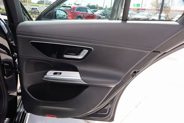 Used 2025 Mercedes-Benz E 350 4MATIC Sedan image 29