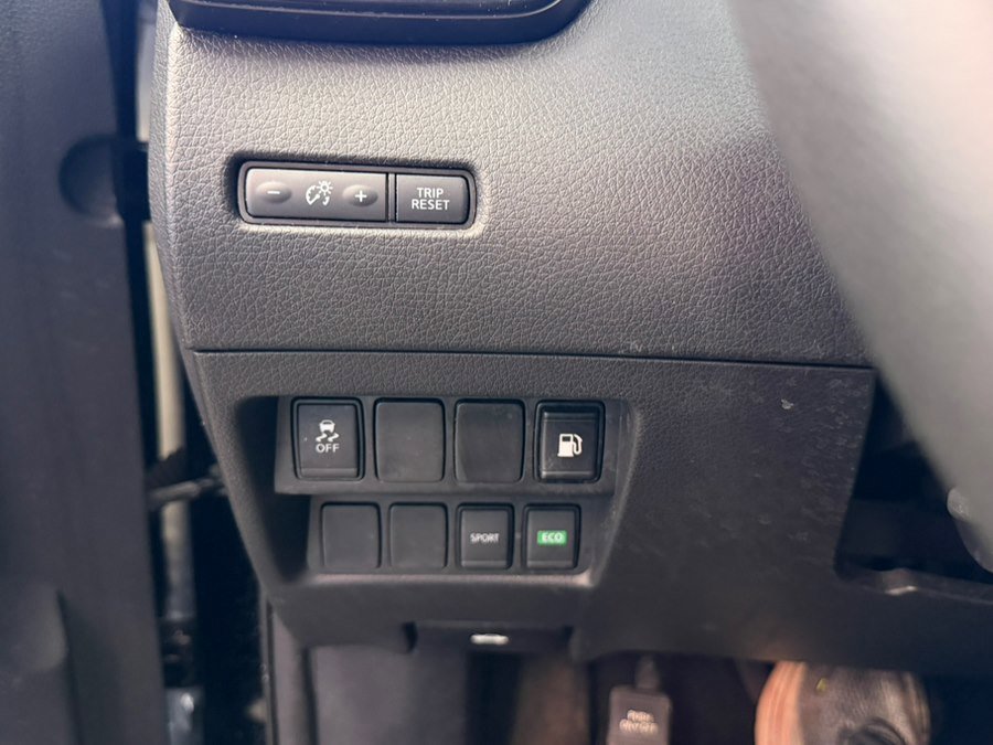 Used 2018 Nissan Rogue S image 51