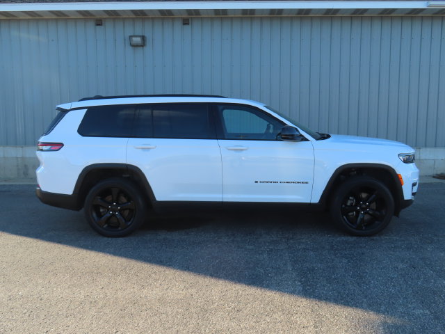 Used 2023 Jeep Grand Cherokee L Laredo AWD/4WD image 3