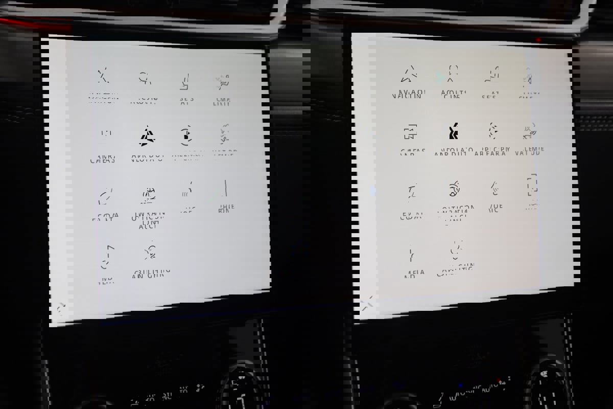 Used 2024 Jaguar XF R-Dynamic SE image 39