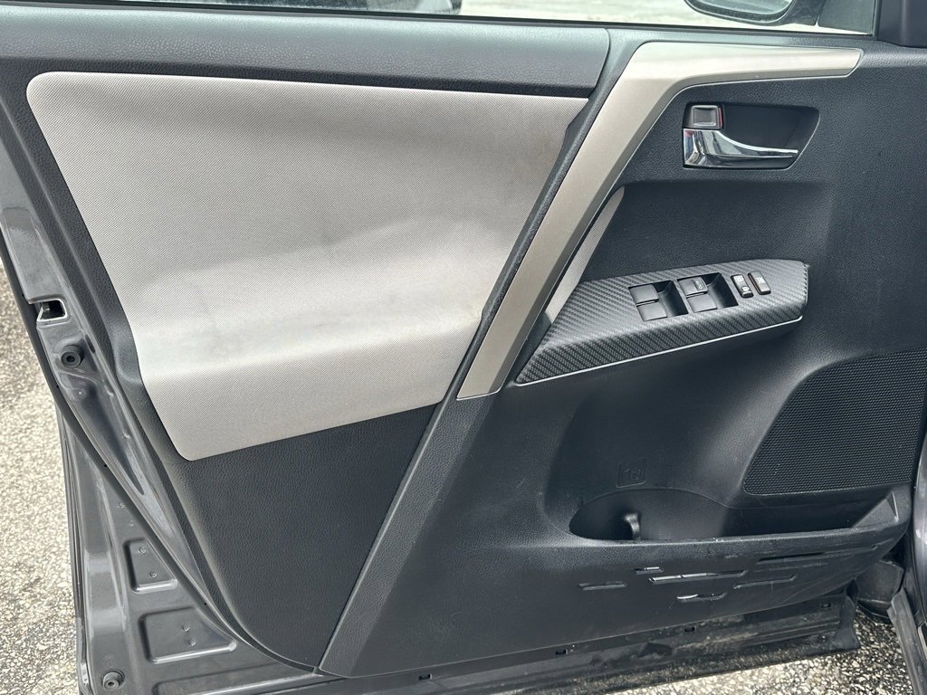 Used 2015 Toyota RAV4 XLE image 10