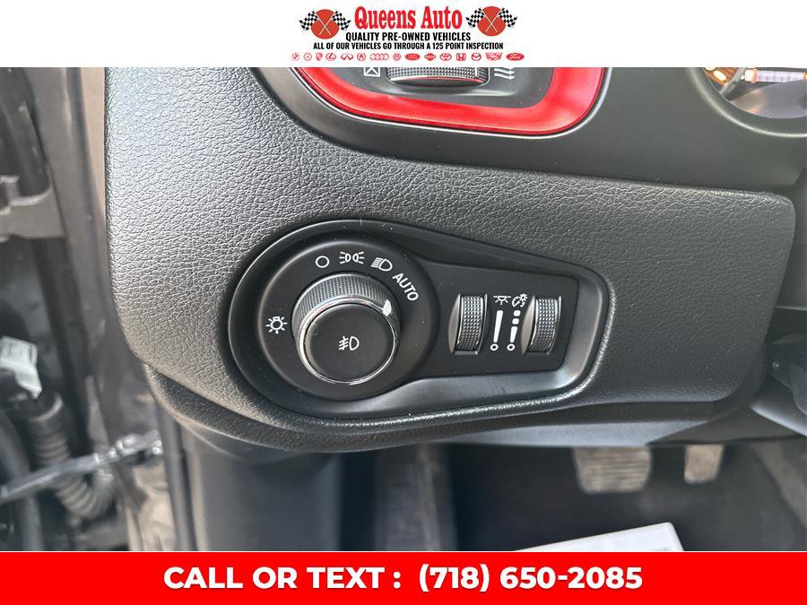 Used 2021 Jeep Renegade Trailhawk image 21