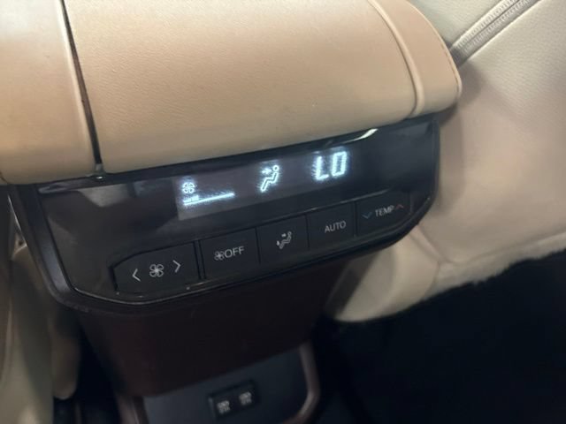 Used 2020 Toyota Highlander XLE FWD image 19