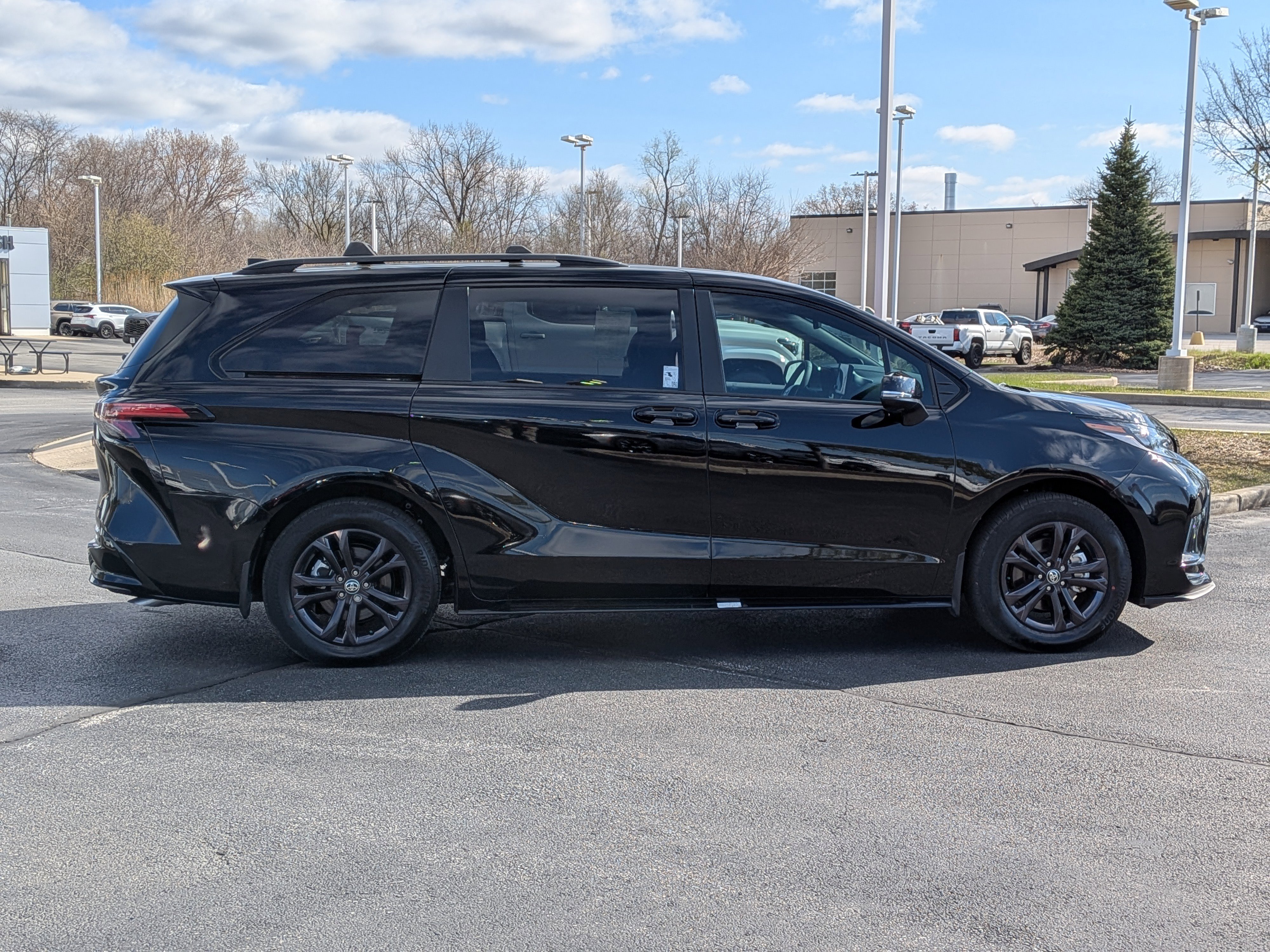 Used 2025 Toyota Sienna XSE w/ XSE Premium Package AWD/4WD image 9