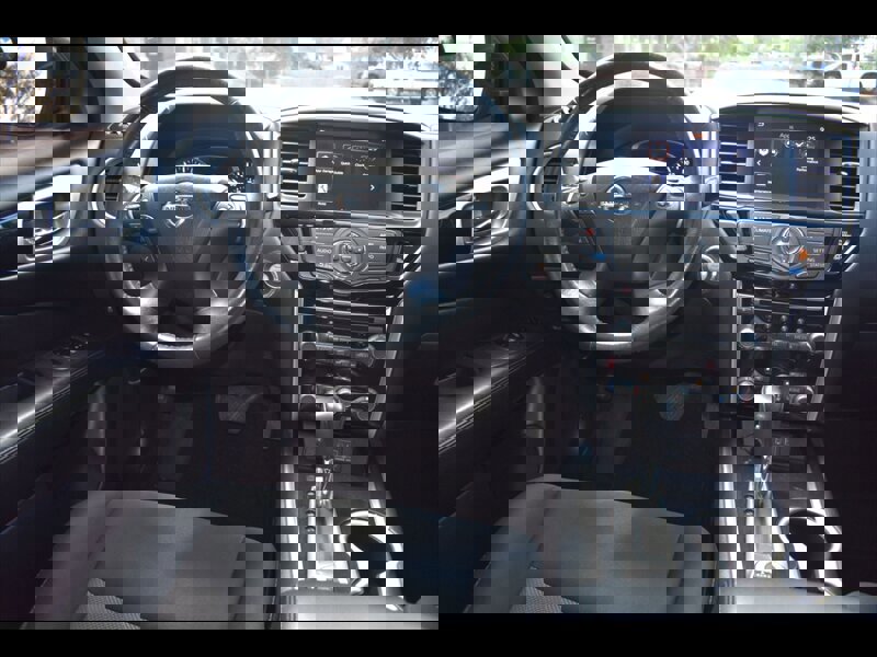 Used 2018 Nissan Pathfinder SV image 33