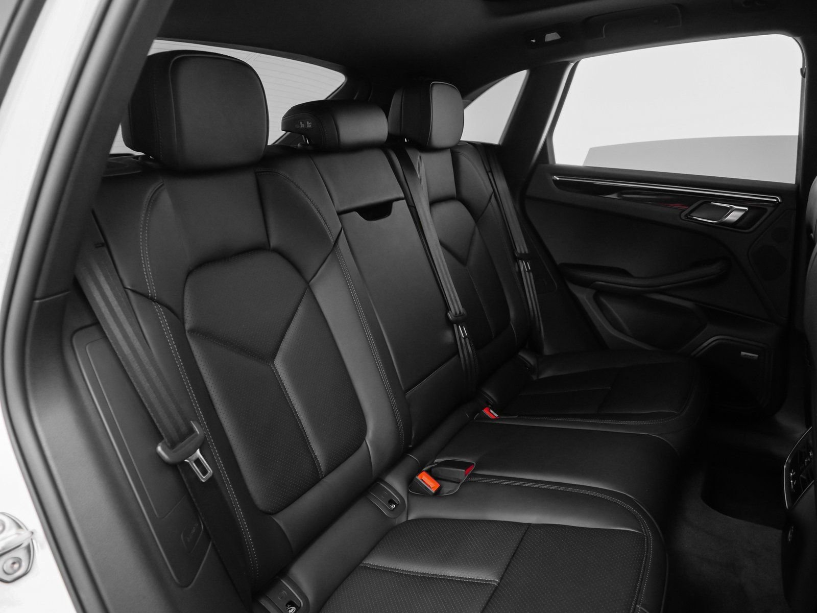 Certified 2025 Porsche Macan image 23