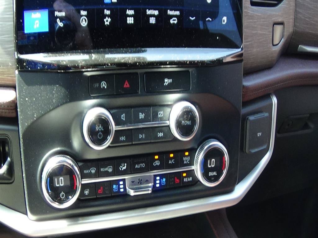 Used 2024 Ford Expedition Limited AWD/4WD image 32