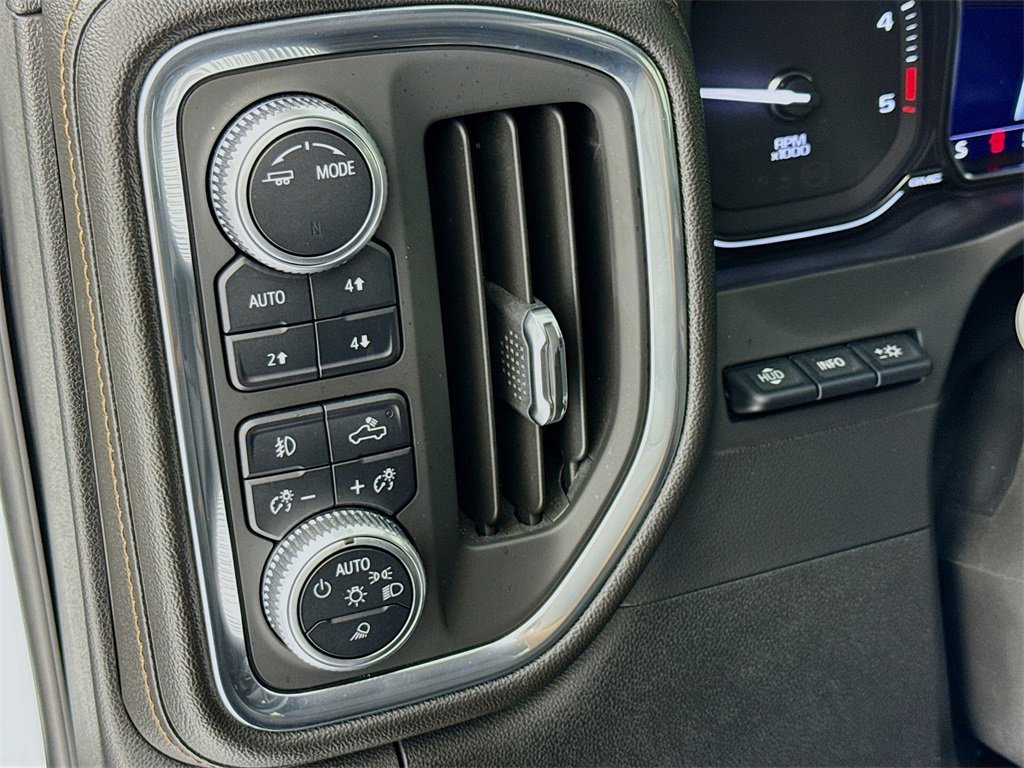 Used 2020 GMC Sierra 2500 AT4 w/ AT4 Premium Package image 14