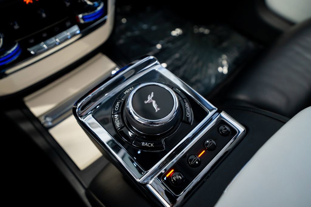Used 2019 Rolls-Royce Phantom Sedan image 38