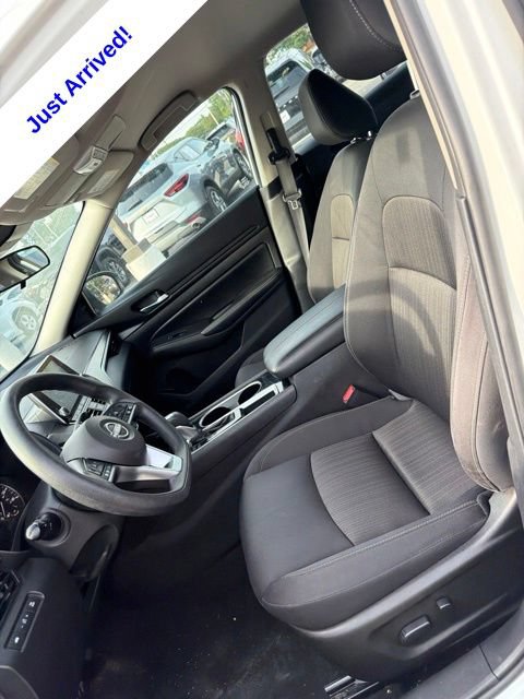 Used 2024 Nissan Altima 2.5 SV FWD image 11