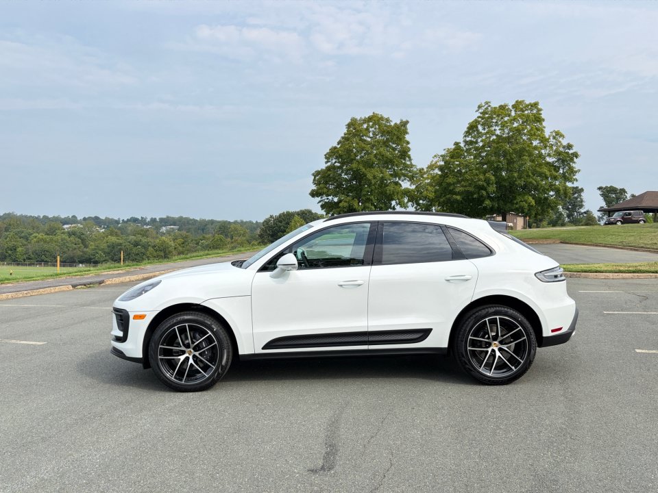 New 2026 Porsche Macan AWD/4WD image 2