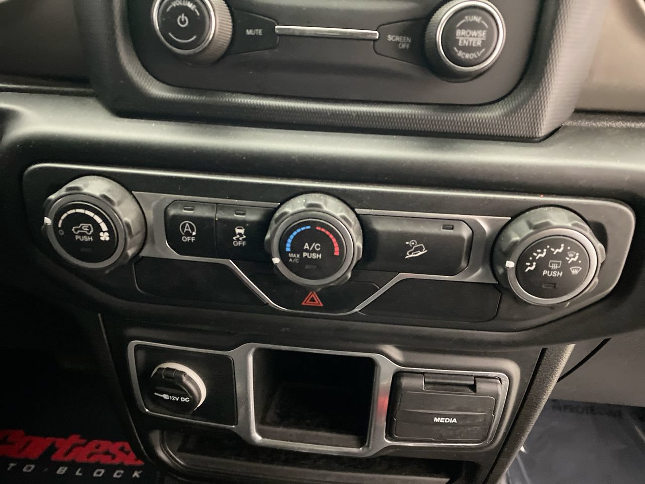Used 2018 Jeep Wrangler Sport AWD/4WD image 21