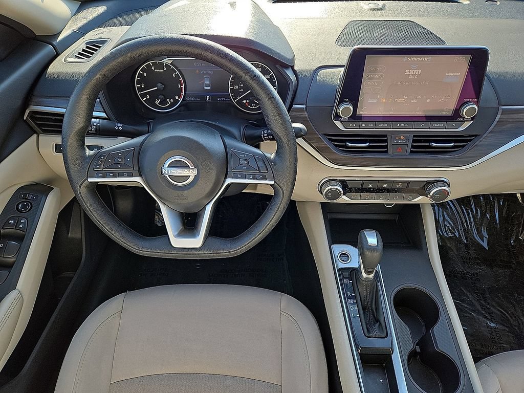 Used 2025 Nissan Altima 2.5 SV FWD image 17