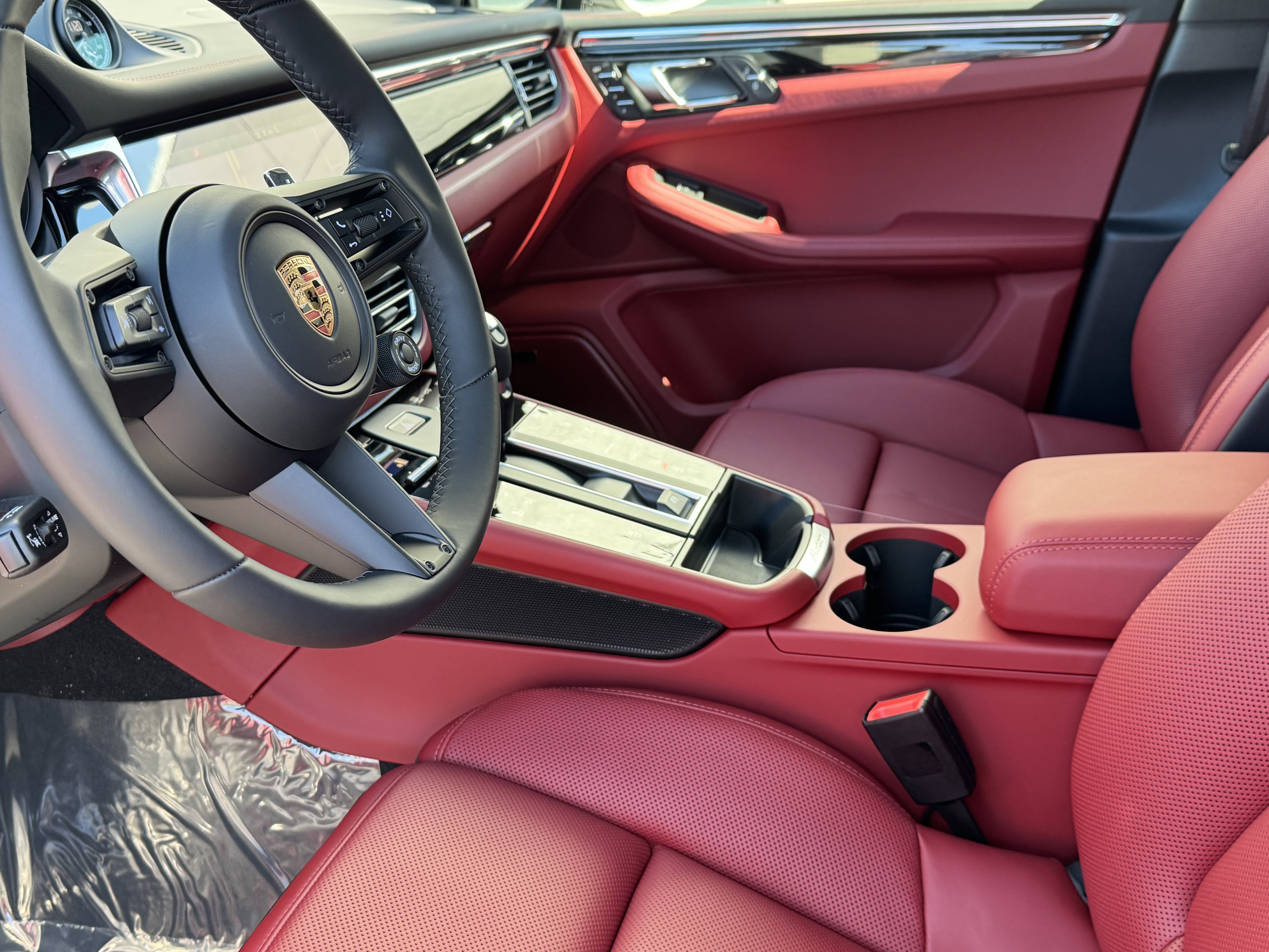 New 2026 Porsche Macan image 4