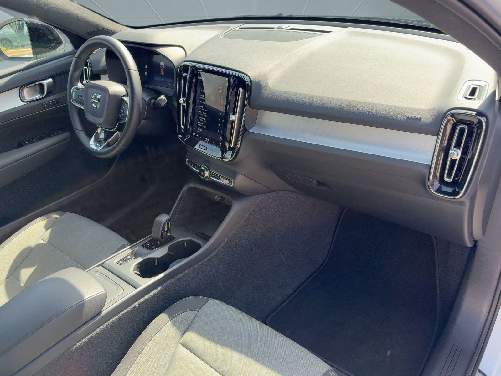 Certified 2024 Volvo XC40 B5 Core image 29