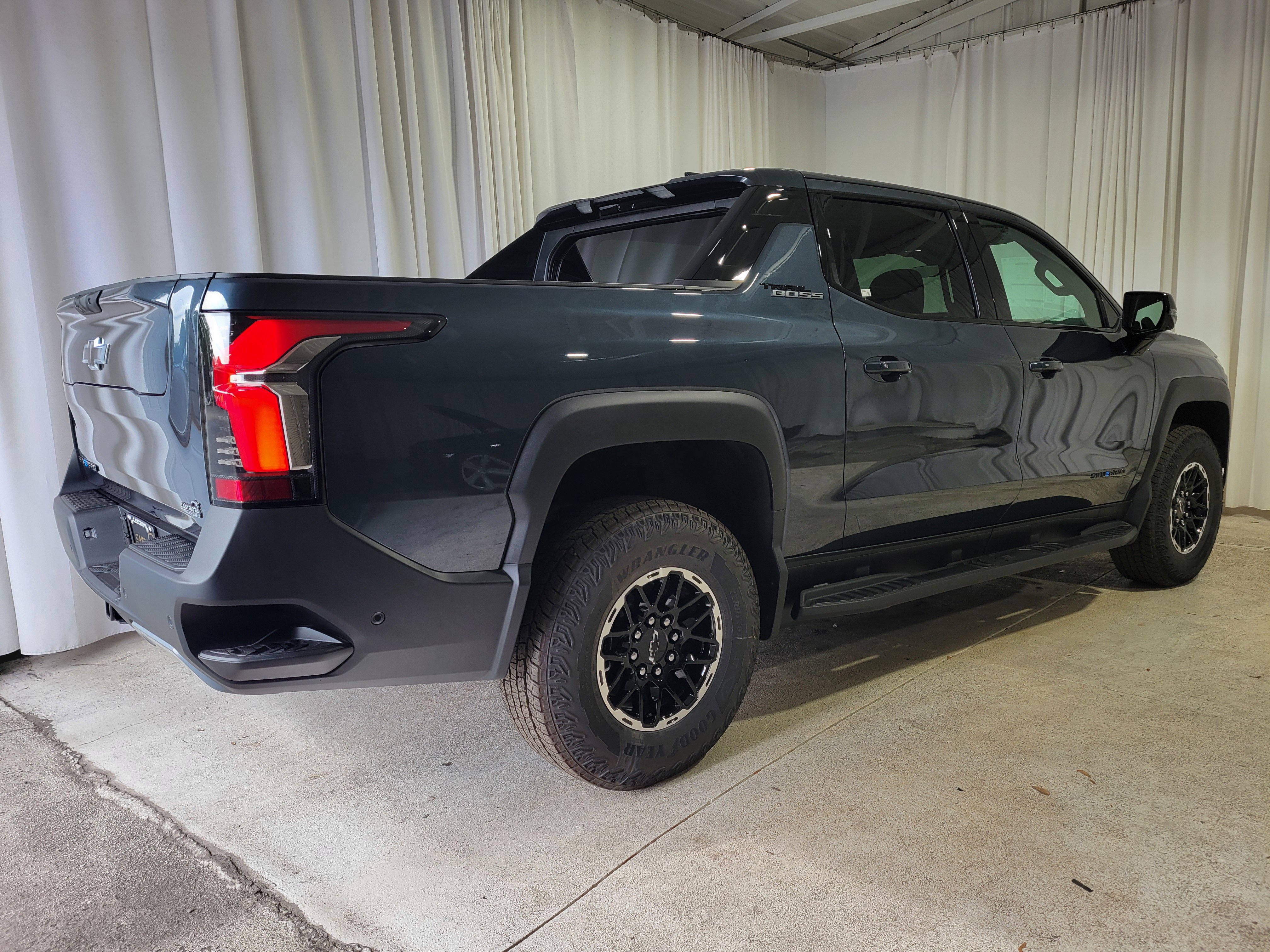 New 2026 Chevrolet Silverado EV Trail Boss image 5