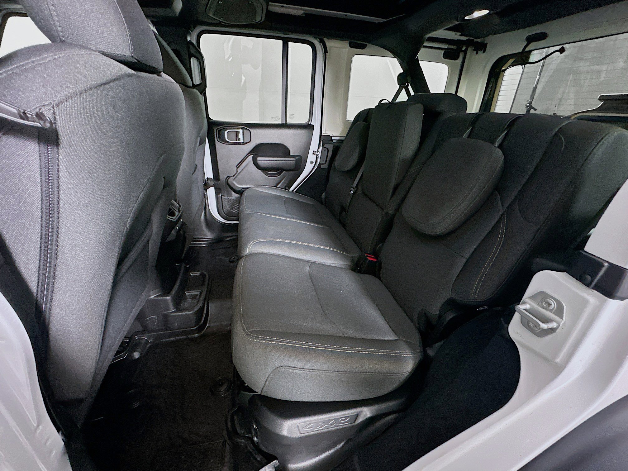 Used 2024 Jeep Wrangler Willys image 25