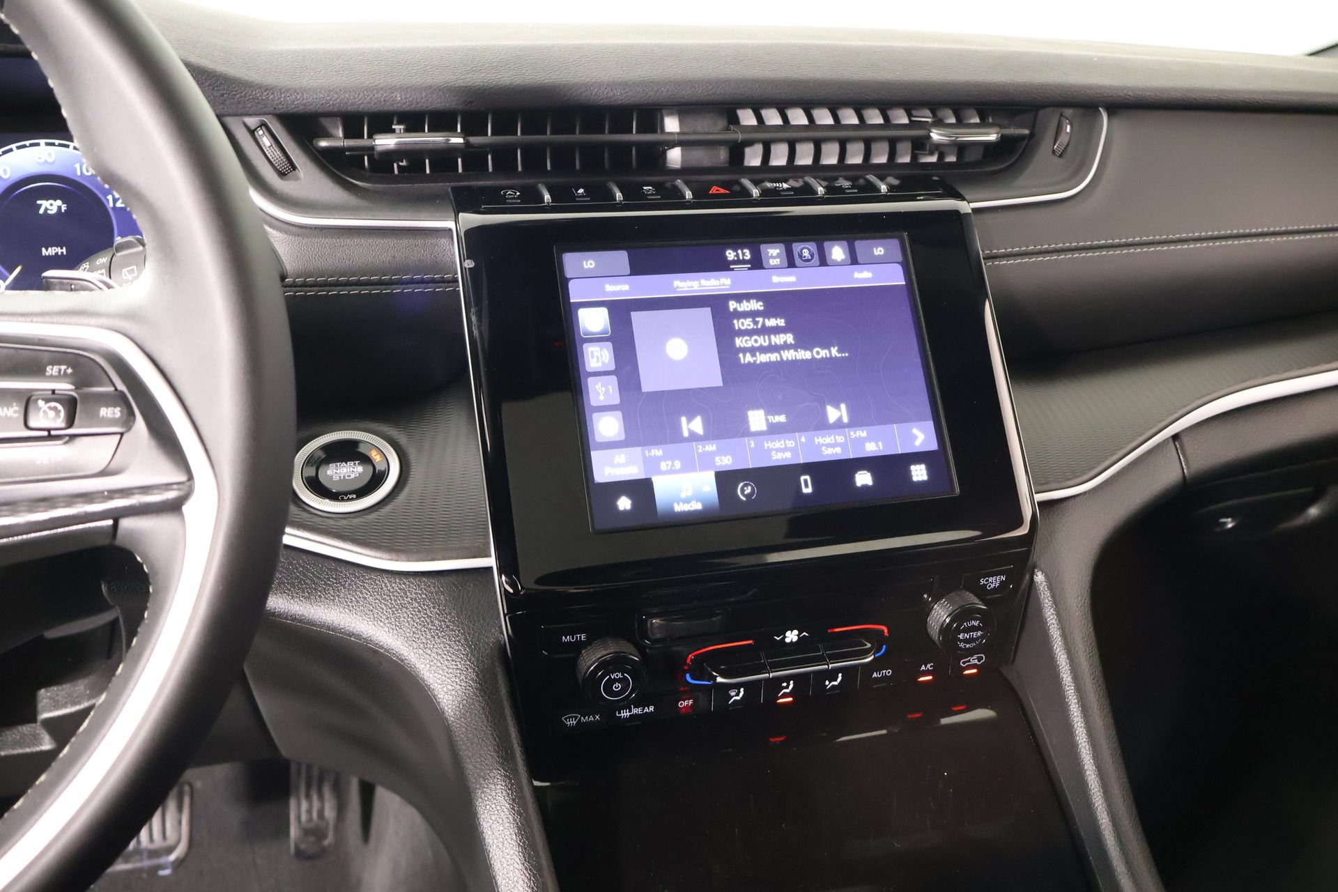 Used 2025 Jeep Grand Cherokee Laredo X RWD image 5