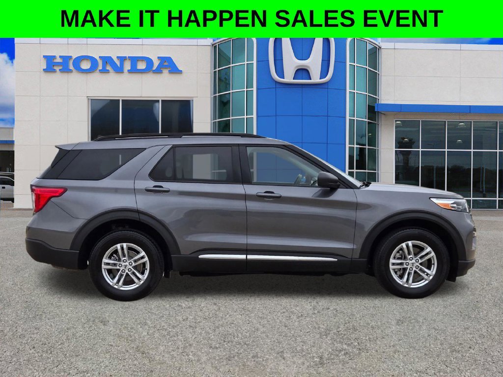 Used 2022 Ford Explorer XLT w/ Equipment Group 202A AWD/4WD image 2