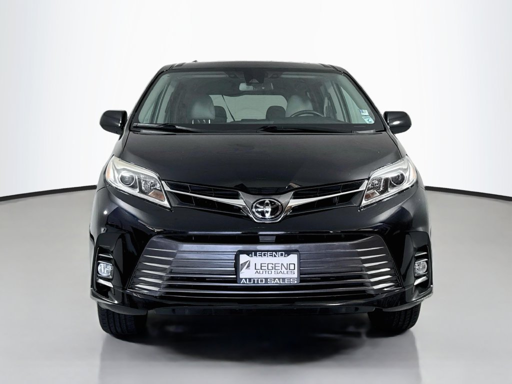 Used 2018 Toyota Sienna Limited FWD image 3