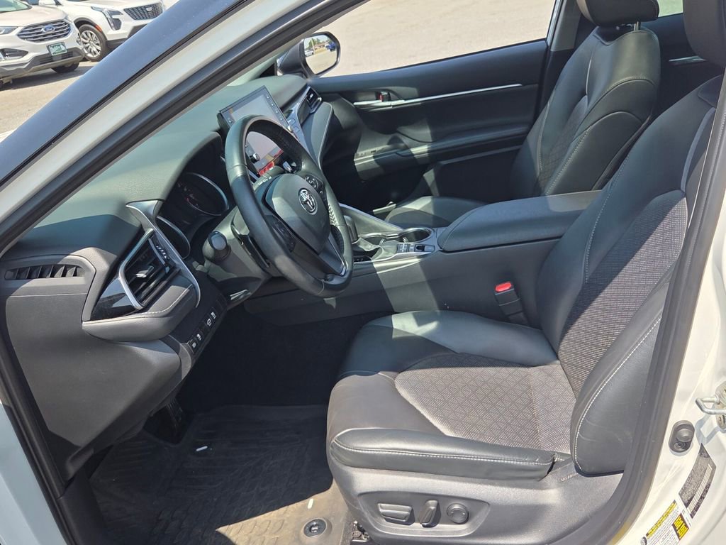 Used 2023 Toyota Camry XSE FWD image 3