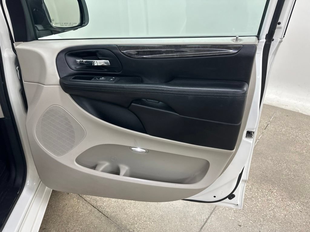 Used 2012 Dodge Grand Caravan SXT w/ Entertainment Group 1 FWD image 23