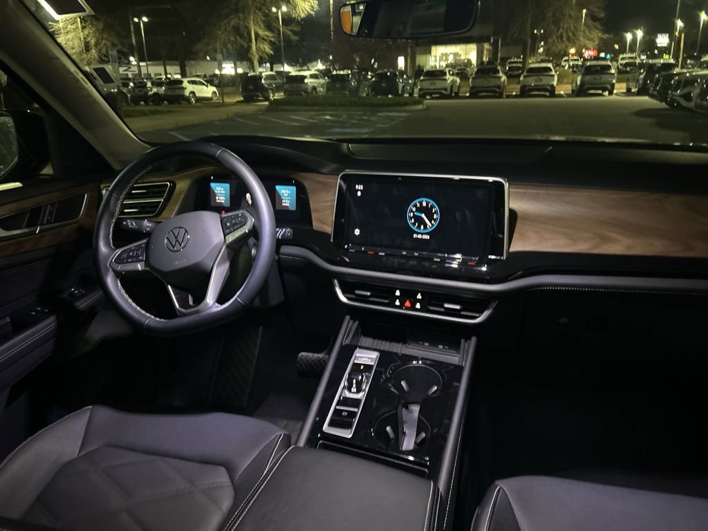 Used 2025 Volkswagen Atlas SE image 14
