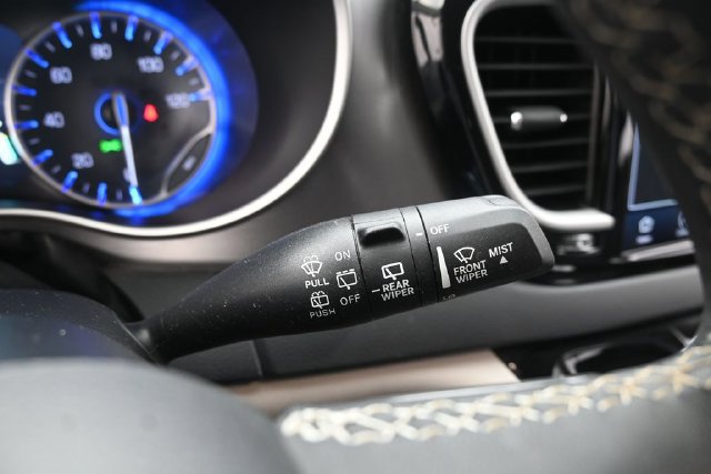 Used 2023 Chrysler Pacifica Touring-L FWD image 18