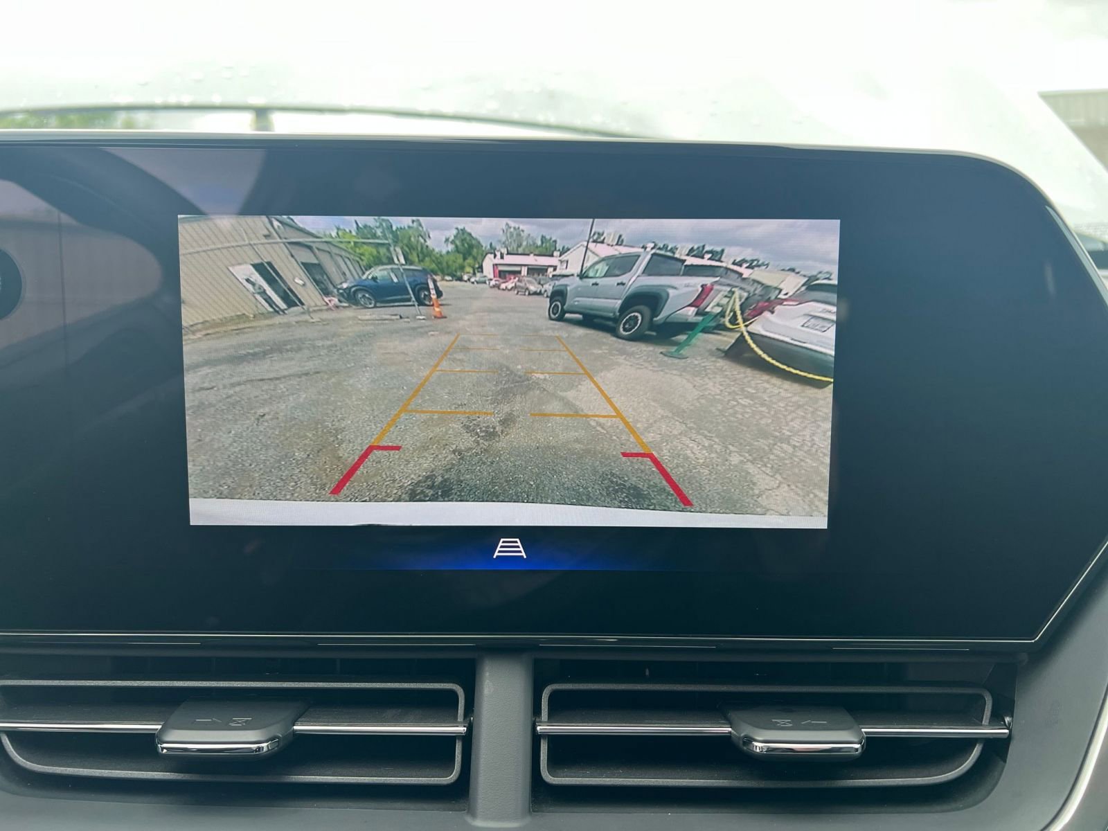 Used 2025 Chevrolet Trax LT FWD image 22