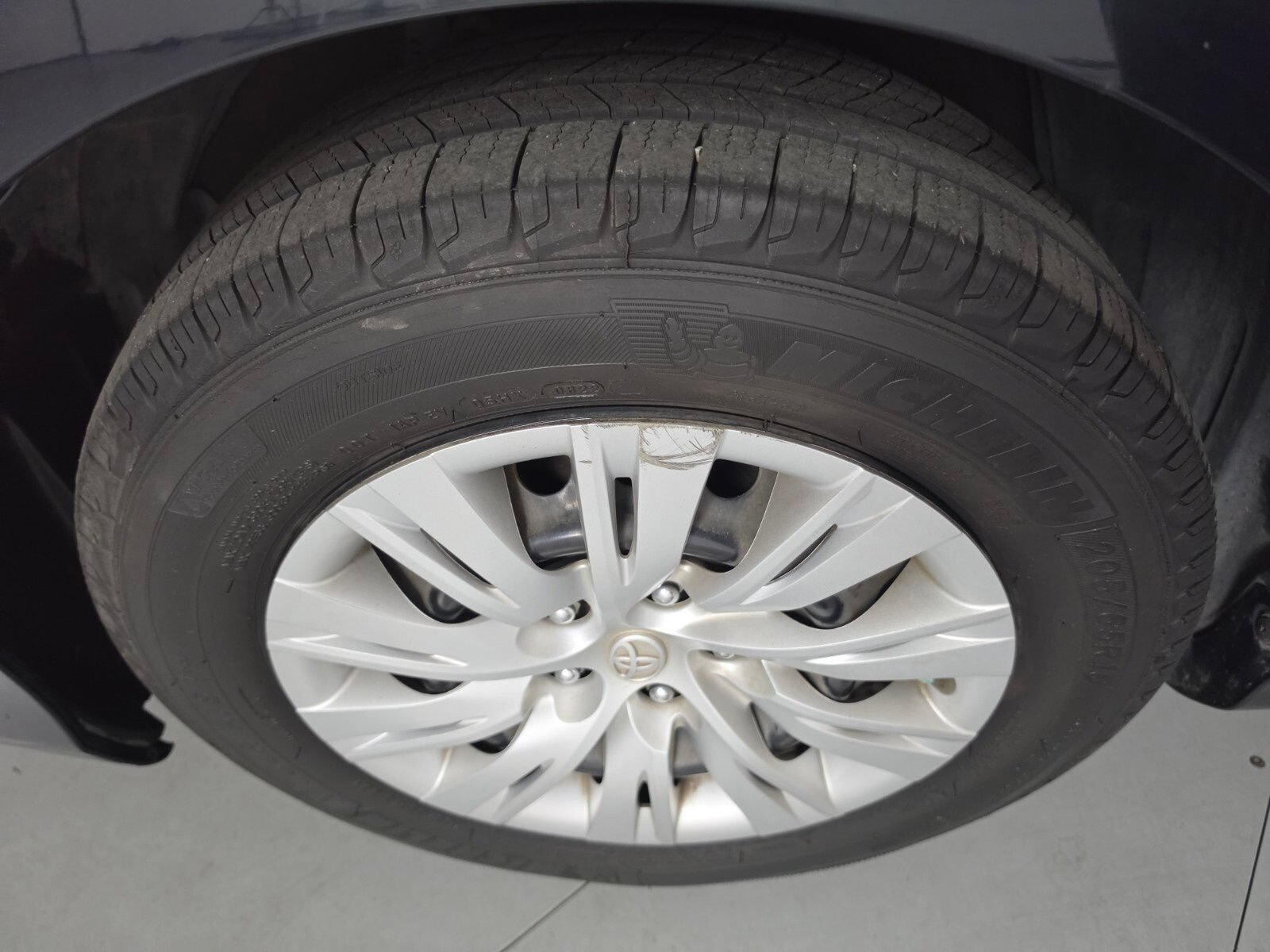 Used 2012 Toyota Camry LE FWD image 9