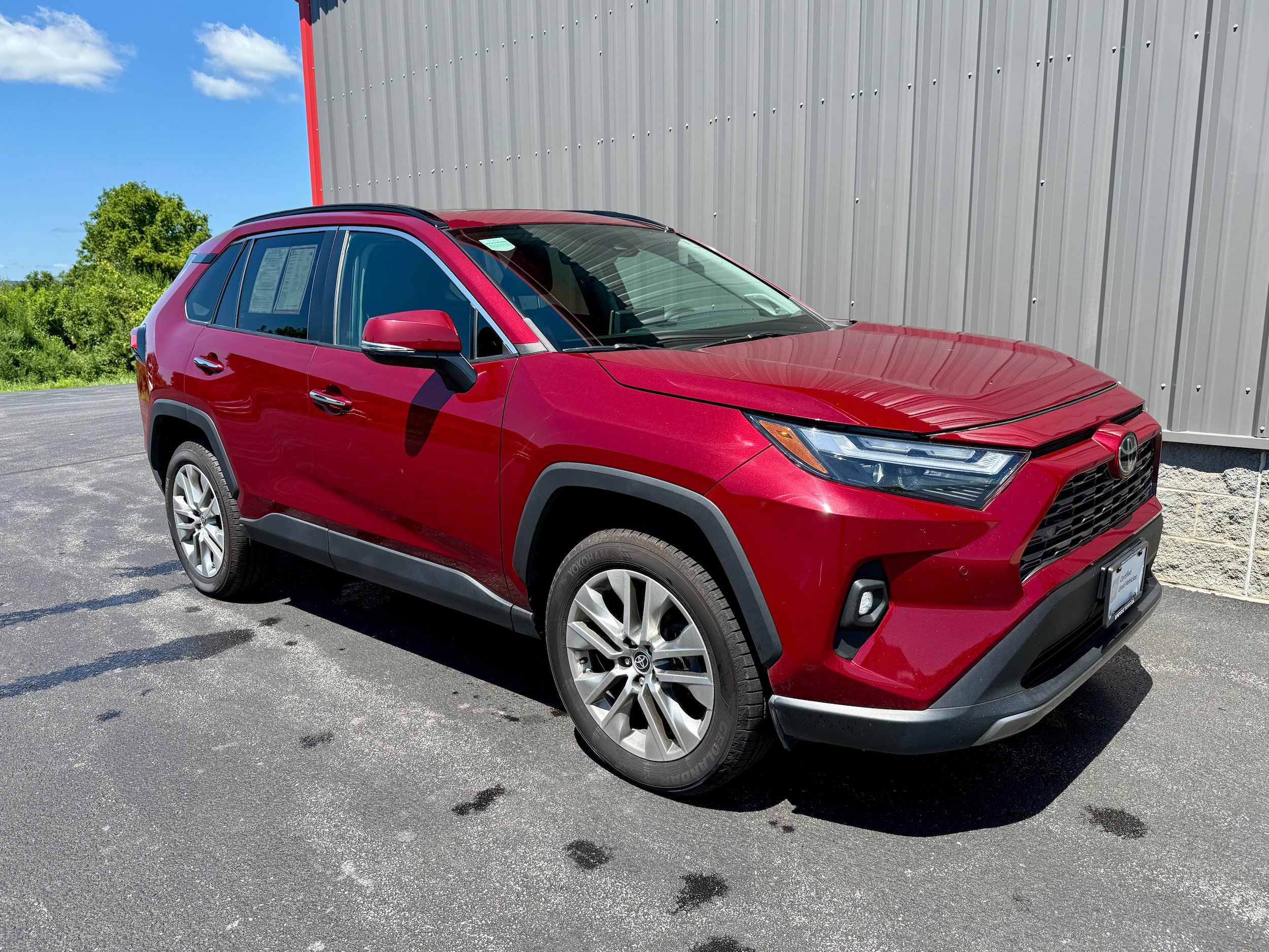 Certified 2022 Toyota RAV4 Limited w/ Limited Grade Weather Package AWD/4WD image 1