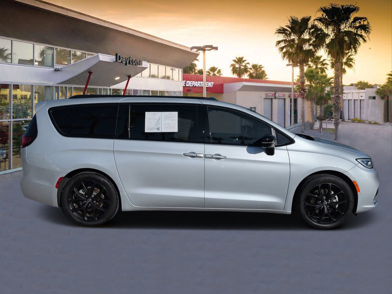 Used 2026 Chrysler Pacifica Limited w/ S Appearance Package FWD image 2