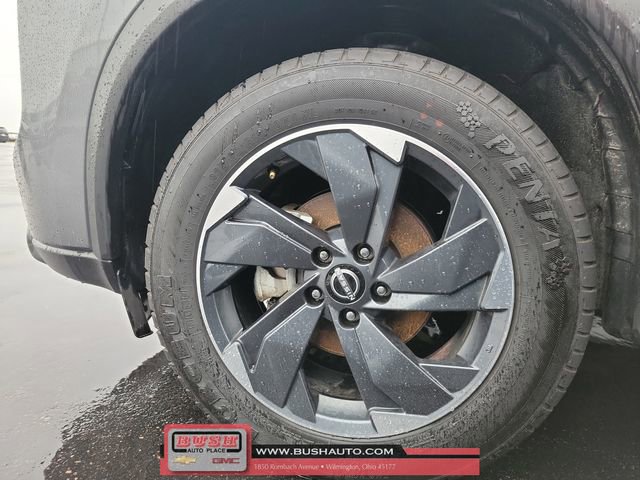 Used 2024 Nissan Rogue SV image 5