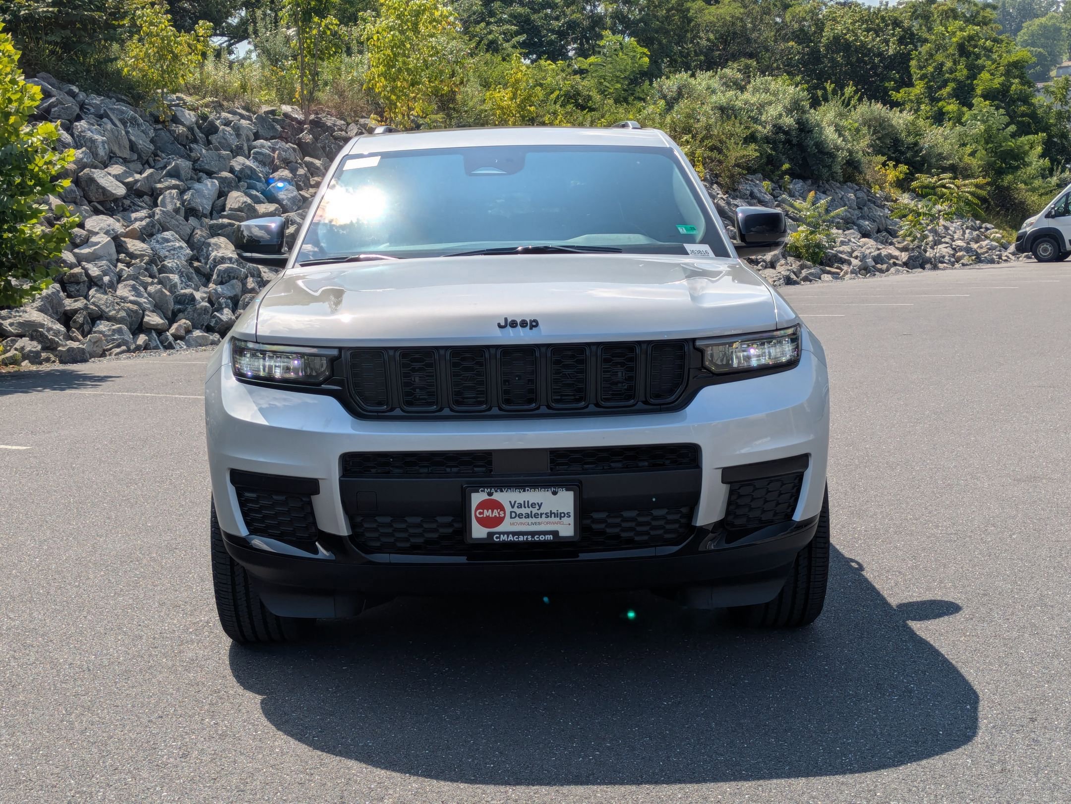 New 2025 Jeep Grand Cherokee L Altitude image 2