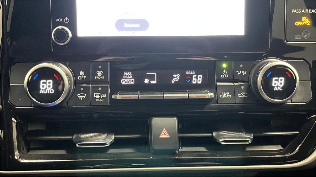 Used 2023 Toyota Highlander LE FWD image 17