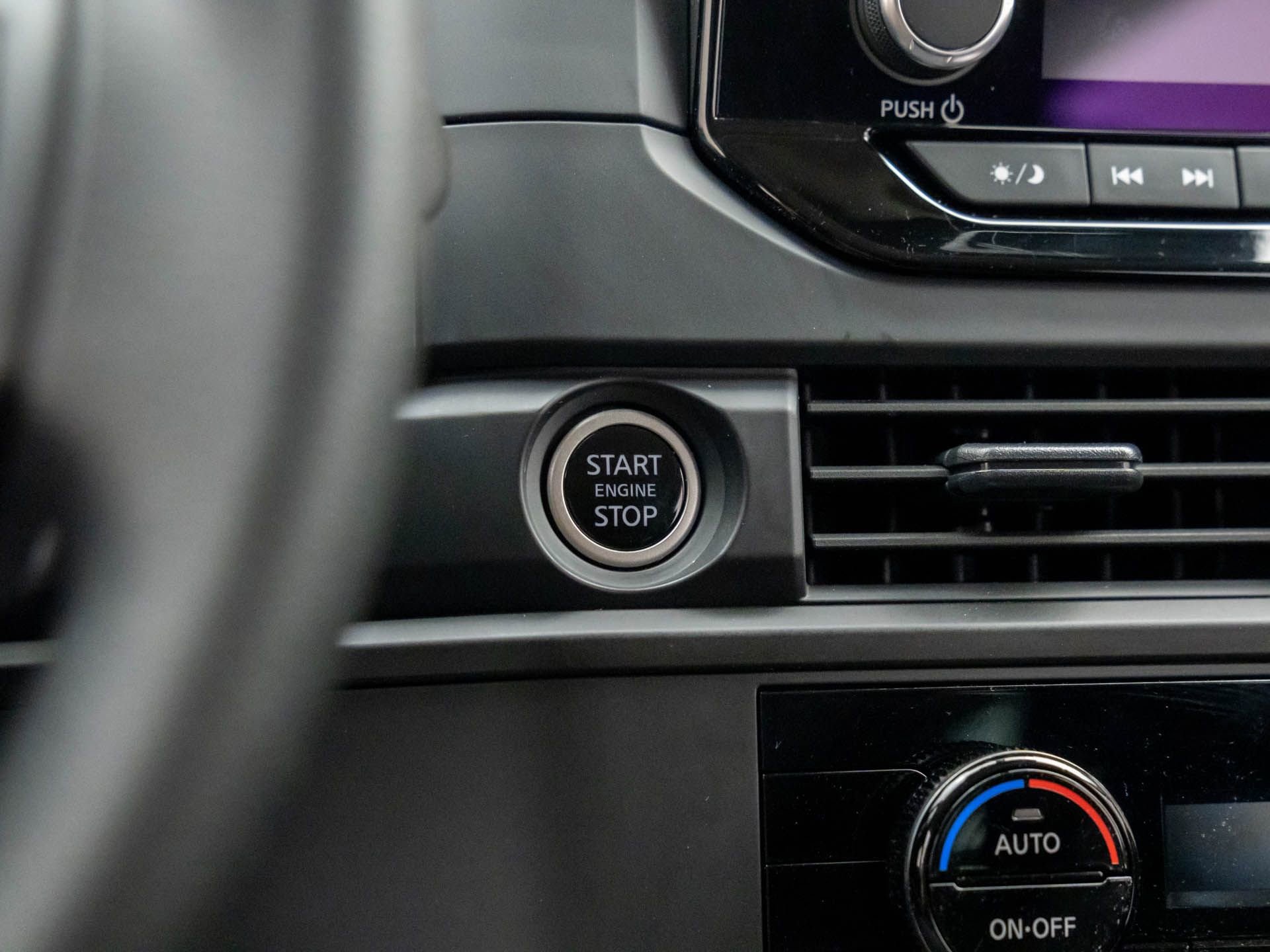 Used 2024 Nissan Pathfinder S image 19