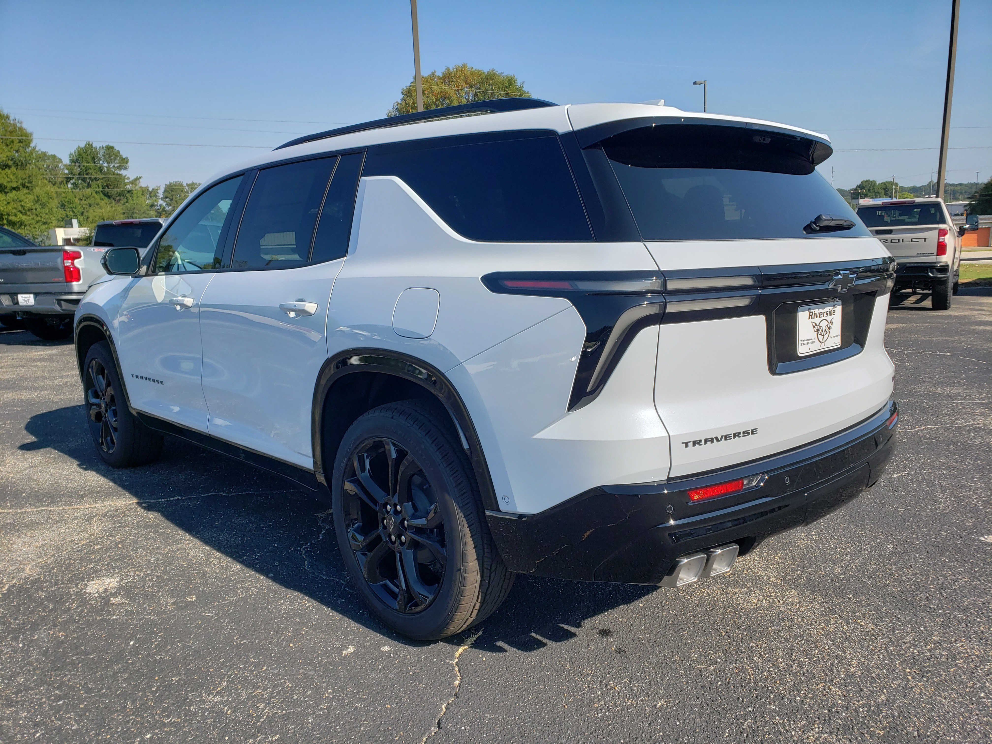 New 2027 Chevrolet Traverse RS w/ LPO, Floor Liner Package FWD image 4