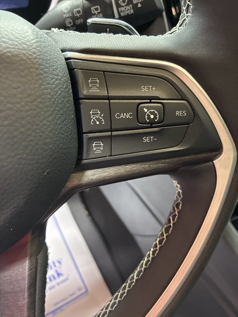 Used 2024 Jeep Grand Cherokee Limited AWD/4WD image 16