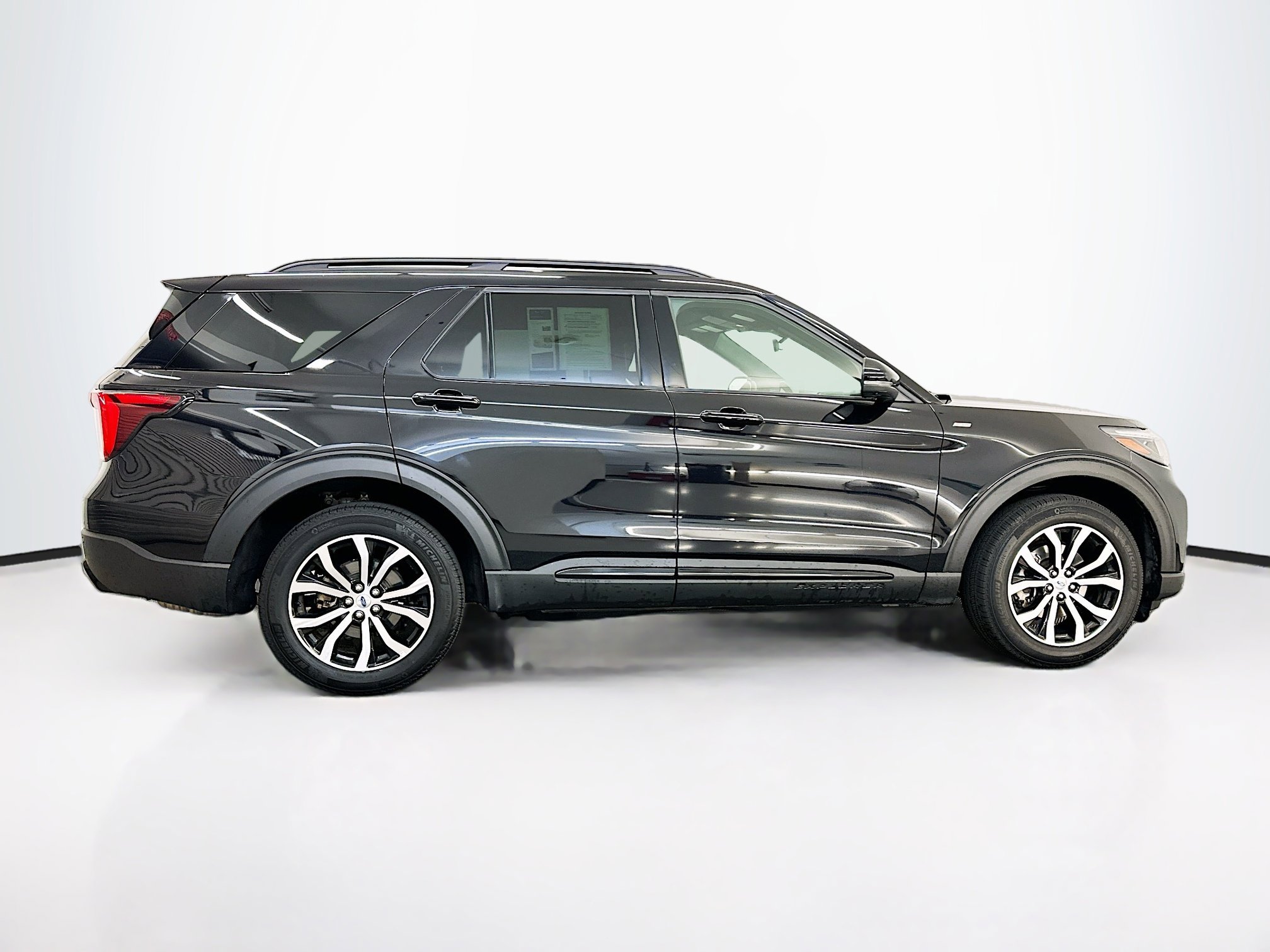 Used 2025 Ford Explorer ST-Line image 10