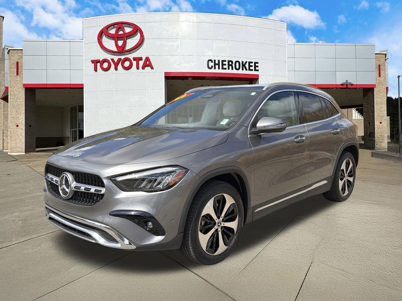 Used 2025 Mercedes-Benz GLA 250 4MATIC image 1