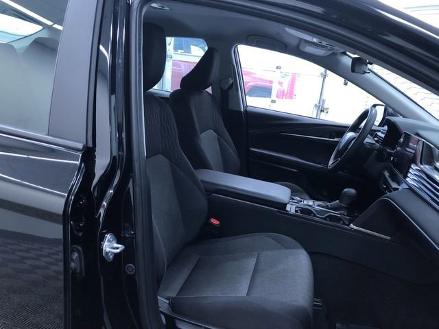 Used 2025 Toyota Camry LE image 23