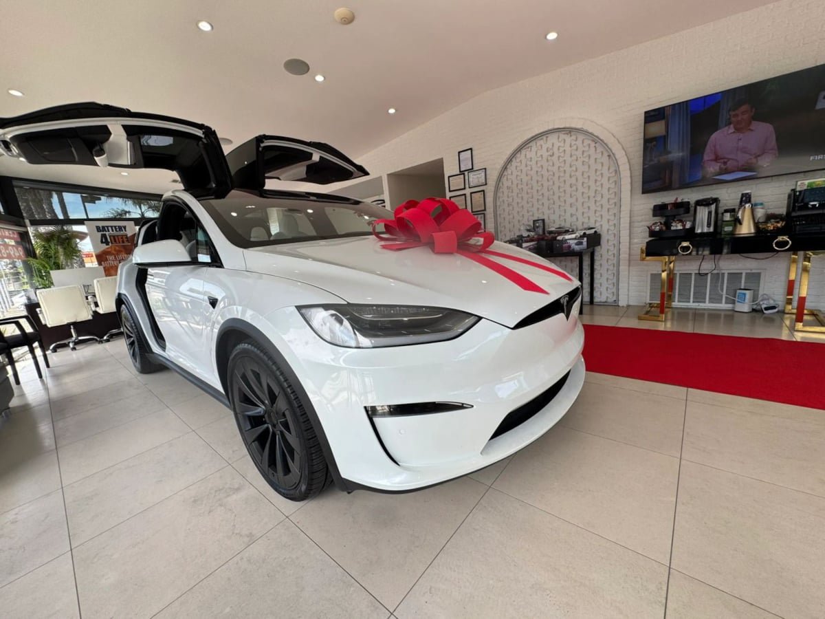 Used 2023 Tesla Model X AWD/4WD image 3