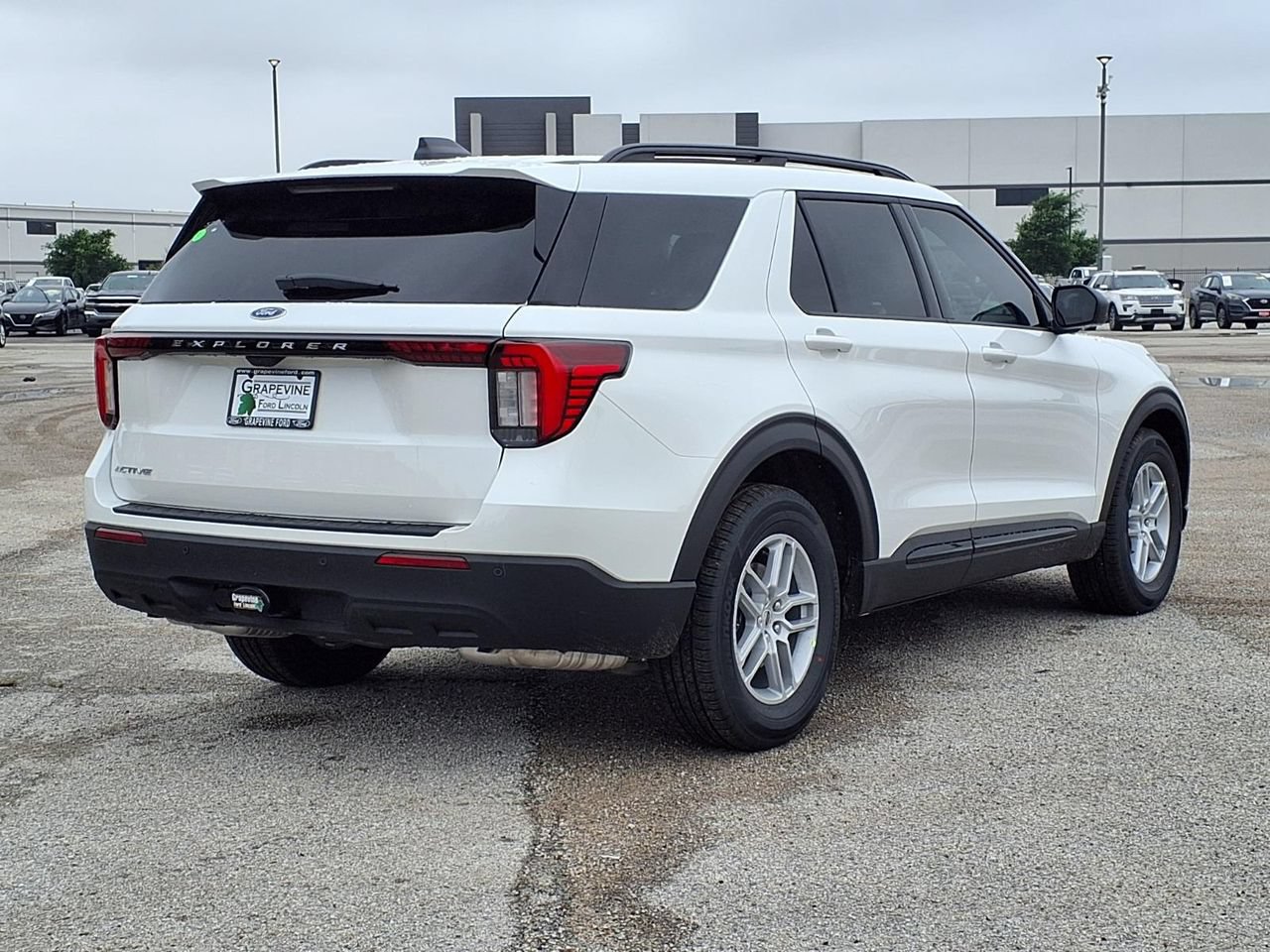 New 2026 Ford Explorer Active RWD image 4