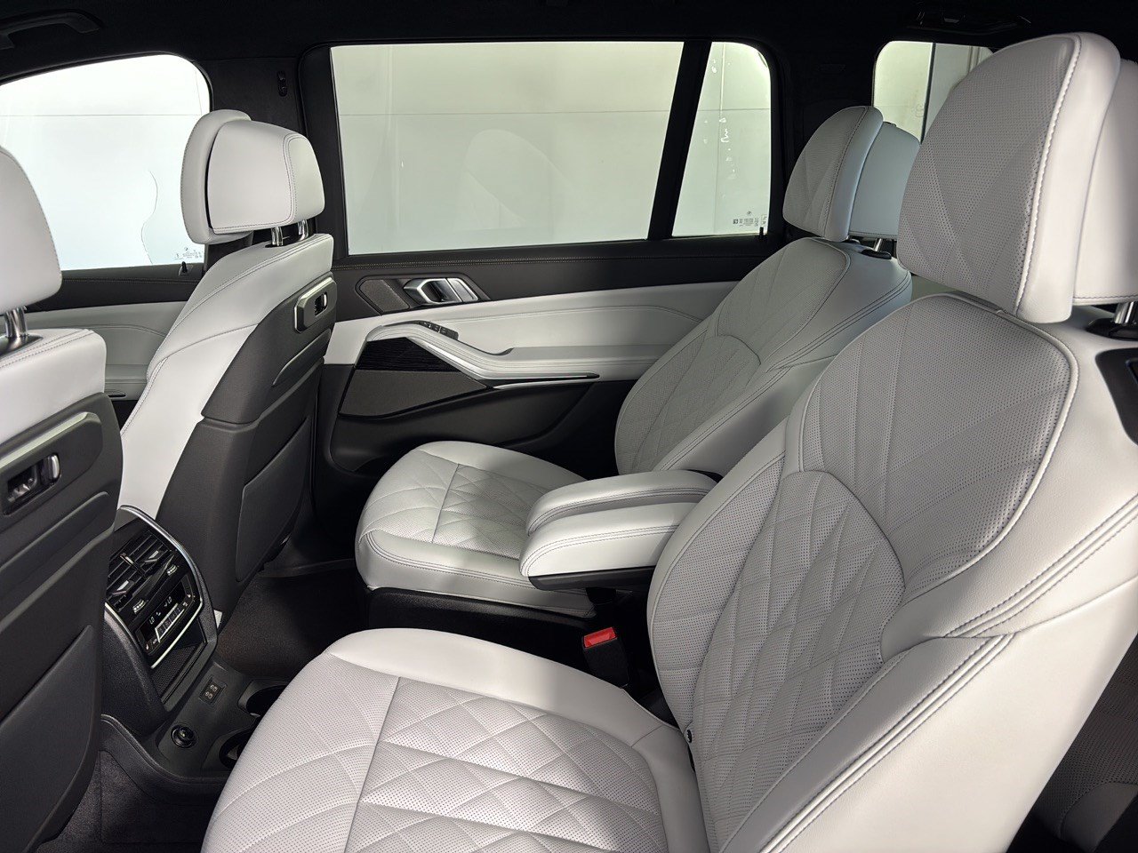 New 2027 BMW X7 xDrive40i w/ M Sport Package AWD/4WD image 25