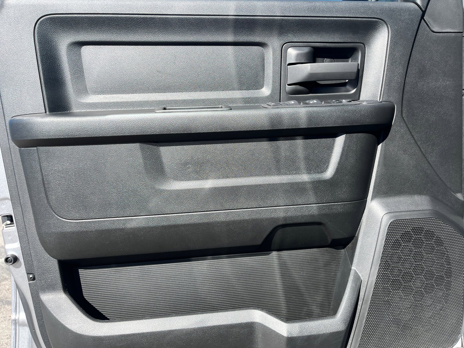 Used 2024 RAM 2500 Tradesman w/ Chrome Appearance Group image 15