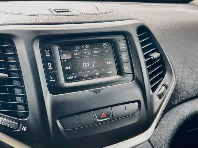 Used 2014 Jeep Cherokee Latitude w/ Trailer Tow Group FWD image 11