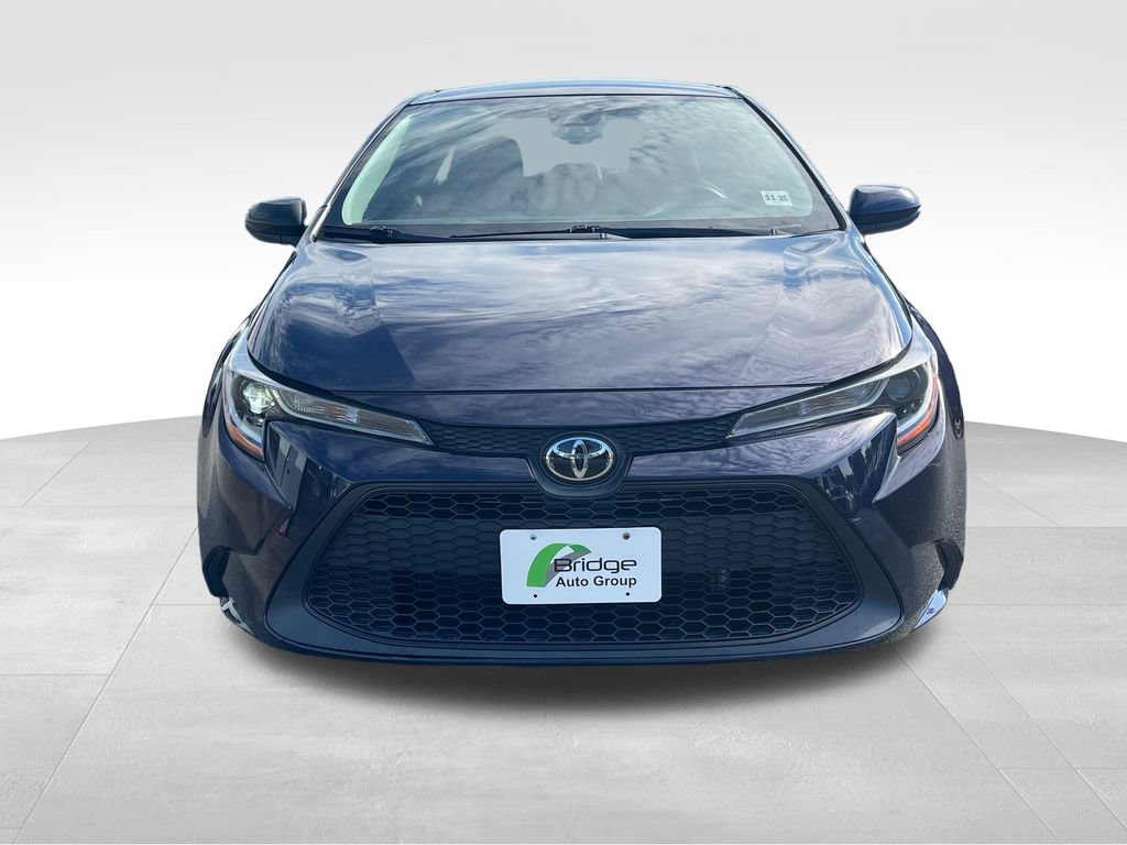 Used 2022 Toyota Corolla LE FWD image 2